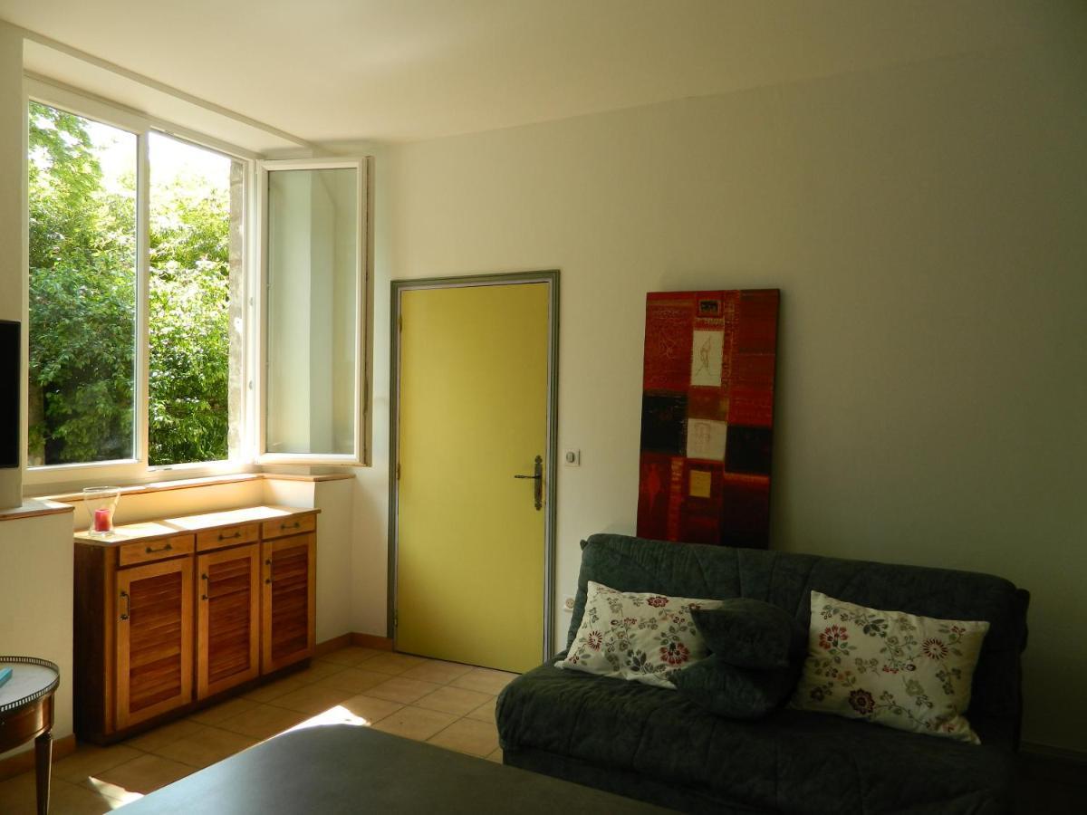 De L'ecole Bed & Breakfast *